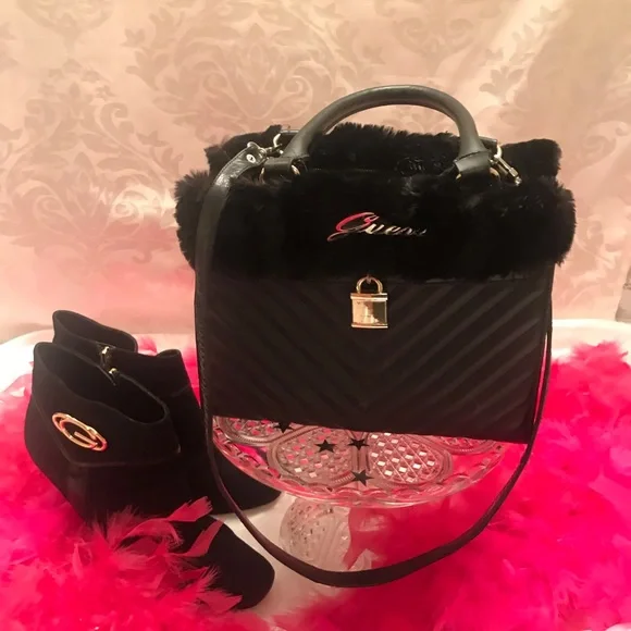 Gorgeous custom crossbody with genuine rabbit fur💖 - Picture 1 of 12